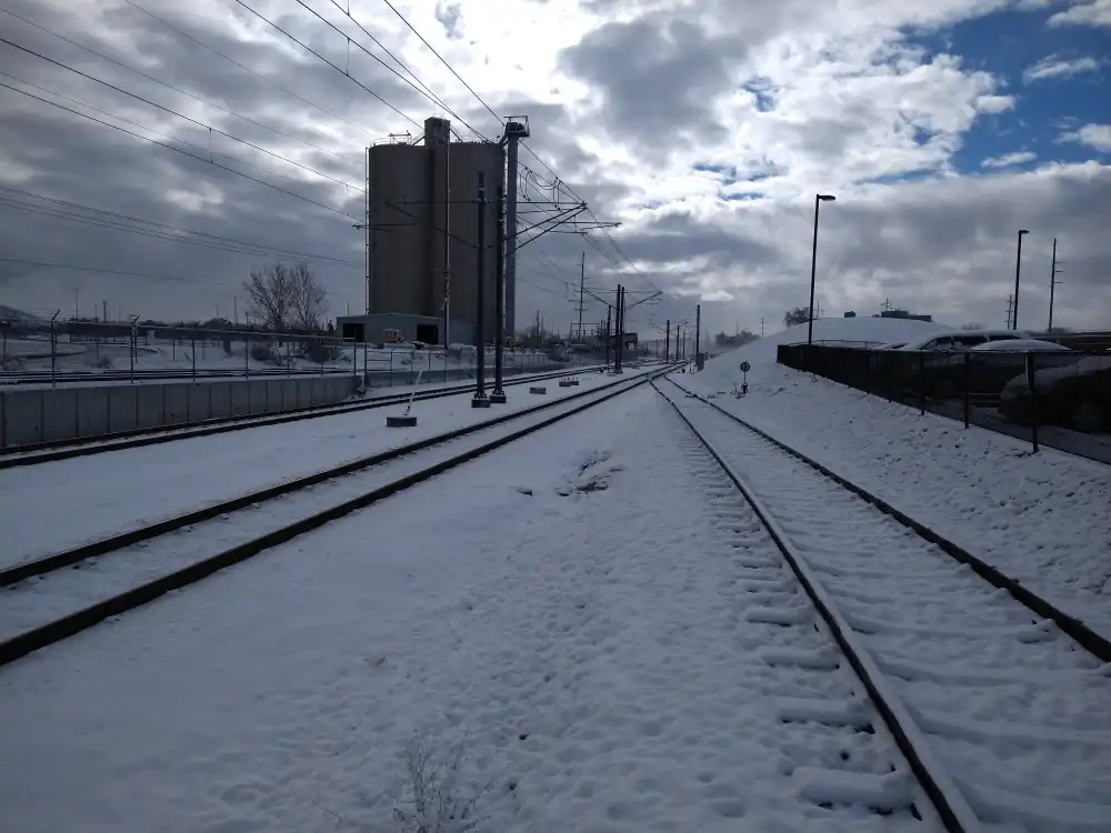 Tracks going south from the Murray Central TRAX station