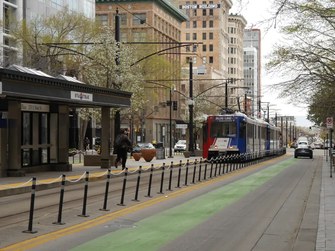 A passenger running to catch the southbound Blue Line