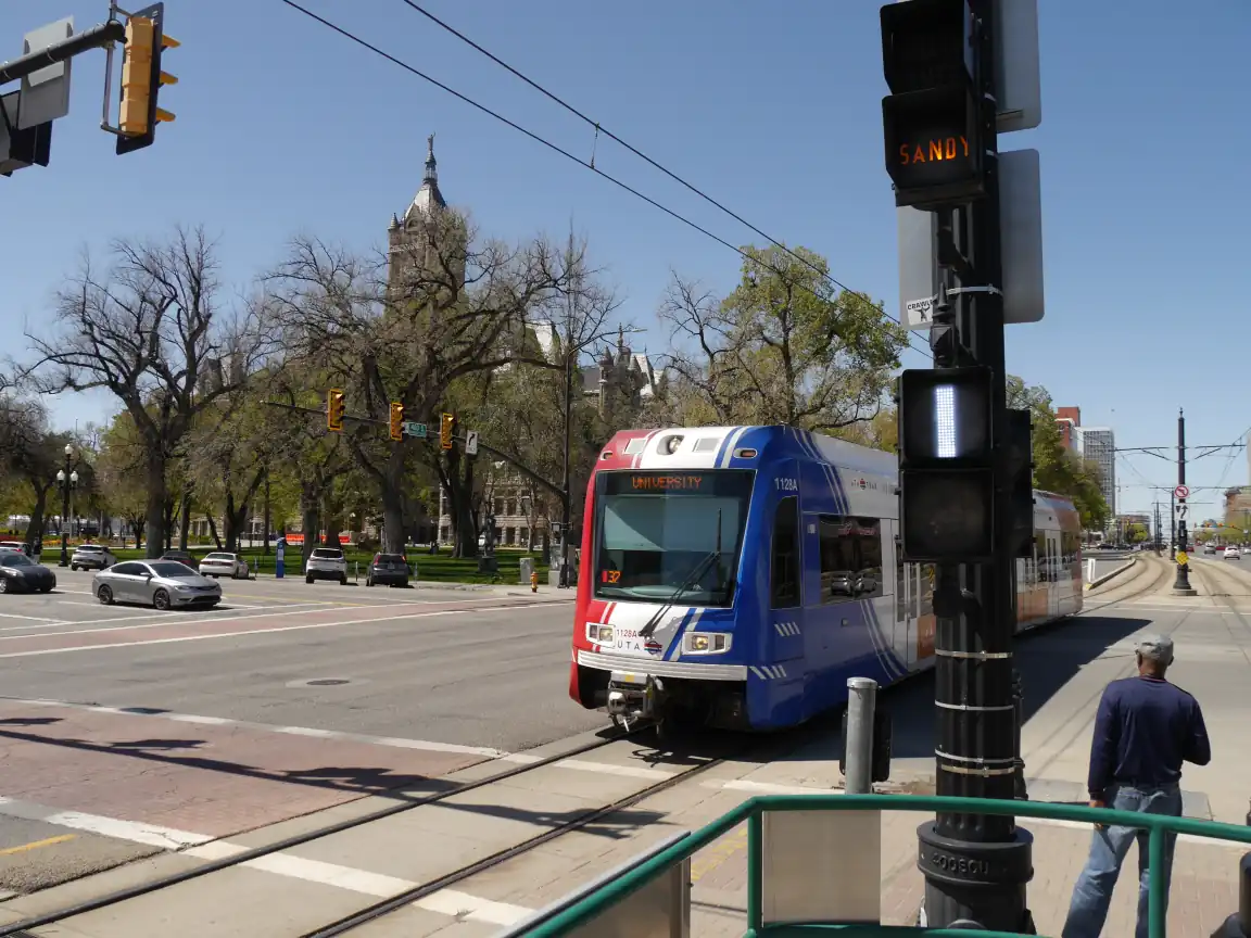 A University-bound Red Line train pulling into Library Station