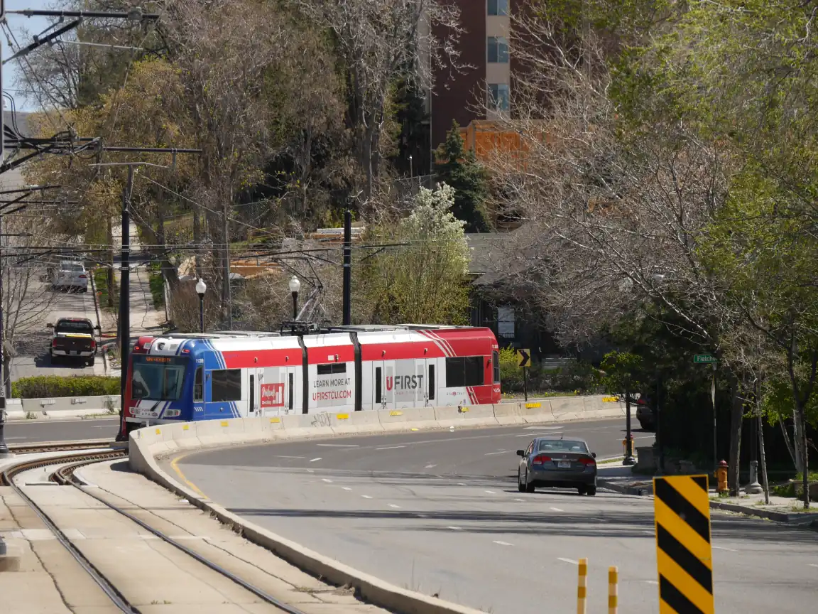 A one-car Red Line train ascending the curve on University Blvd.